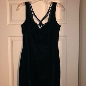 *NEVER WORN BEFORE* Emerald Green Velvet Dress